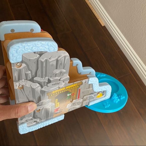 Thomas and Friends wooden Railway Quarry Setting - Picture 2 of 7